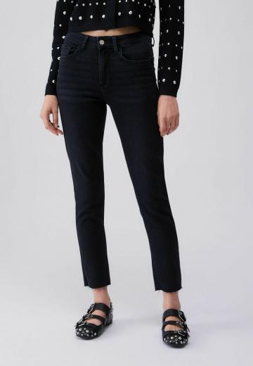 Узкие джинсы