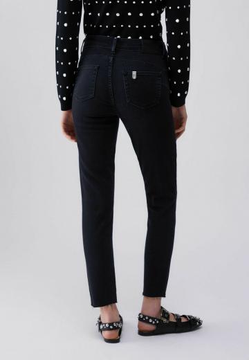 Узкие джинсы