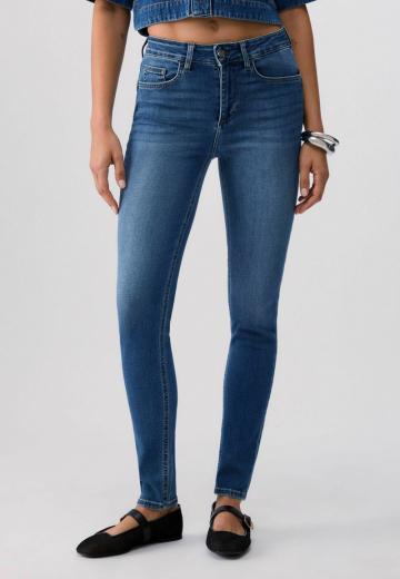 Узкие джинсы