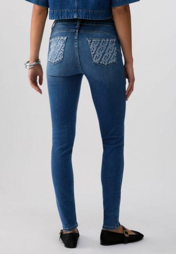 Узкие джинсы