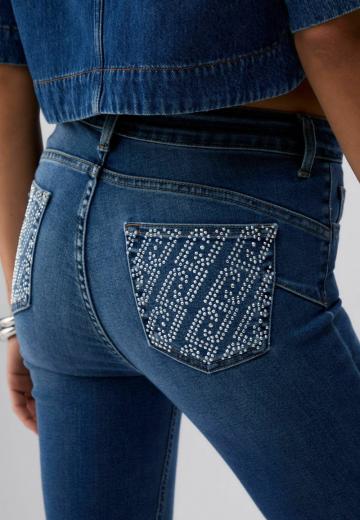 Узкие джинсы