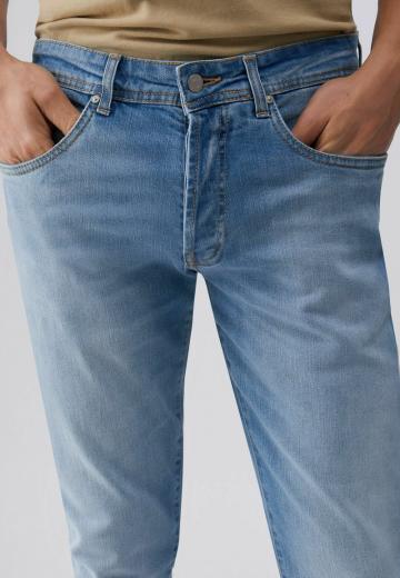 Узкие джинсы