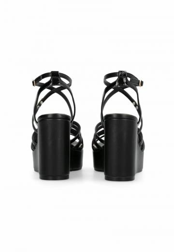 Босоножки на танкетке