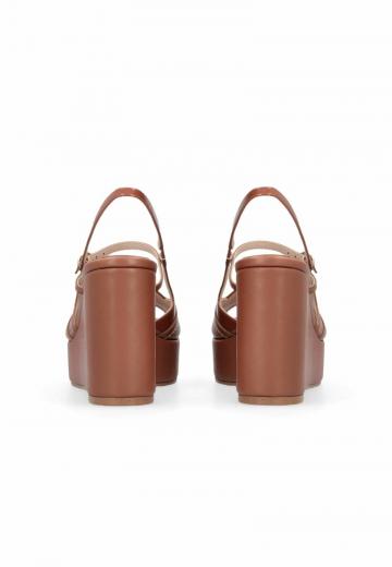 Босоножки на танкетке