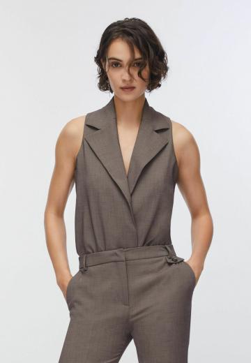 Блузка без рукавов