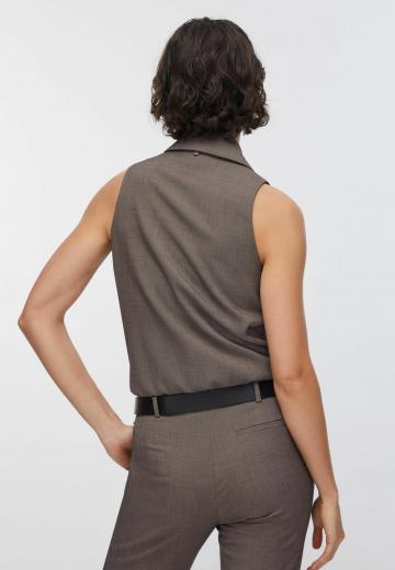 Блузка без рукавов