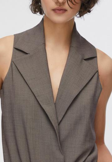 Блузка без рукавов