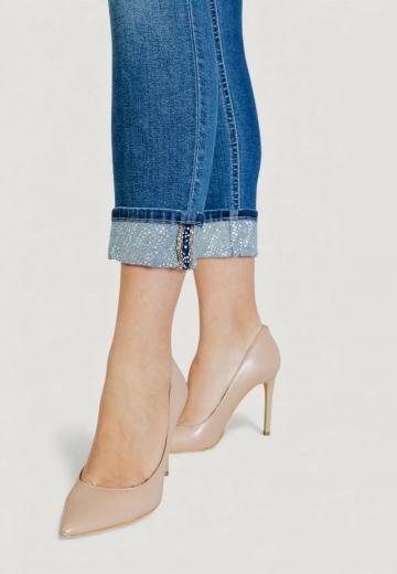 Короткие джинсы