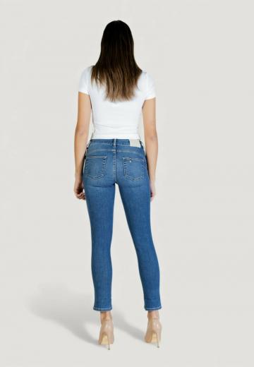 Короткие джинсы