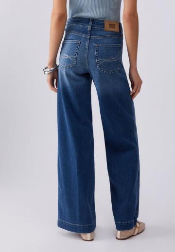 Клешеные джинсы