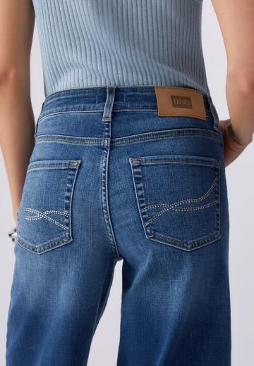 Клешеные джинсы