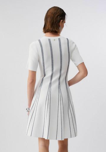 Вязаное платье