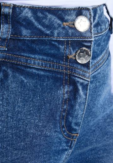 Короткие джинсы