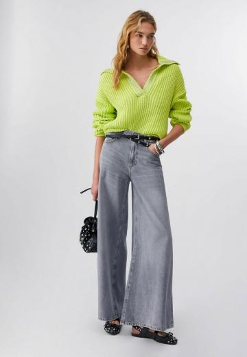 Пуловер с вырезом V