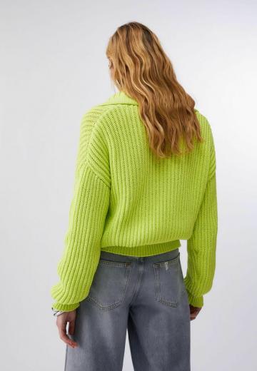 Пуловер с вырезом V