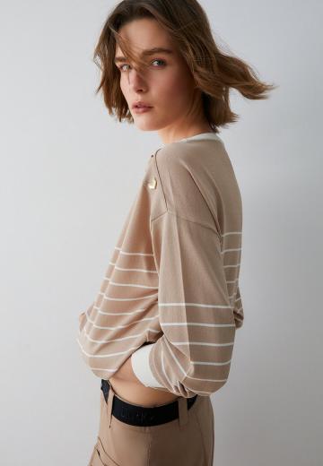 Пуловер в полоску