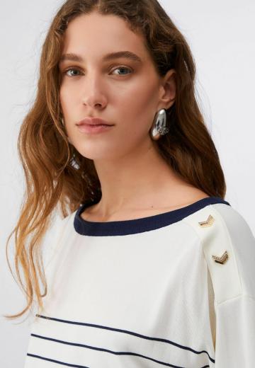 Пуловер в полоску