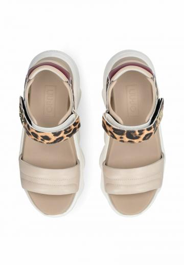 Босоножки на танкетке