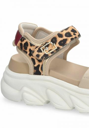 Босоножки на танкетке