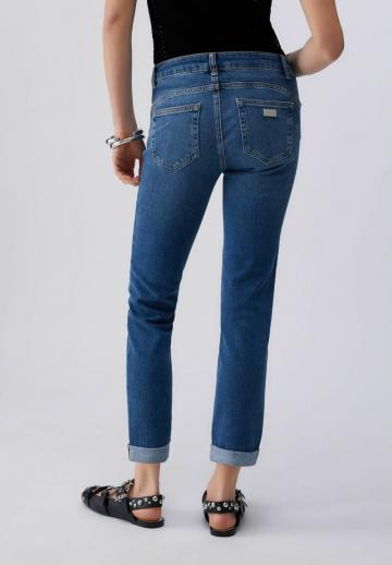 Короткие джинсы
