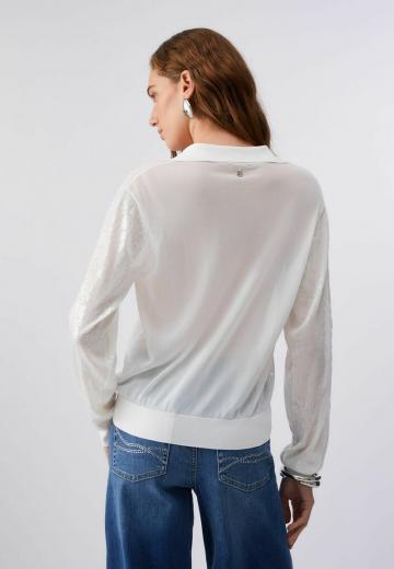 Пуловер с вырезом V