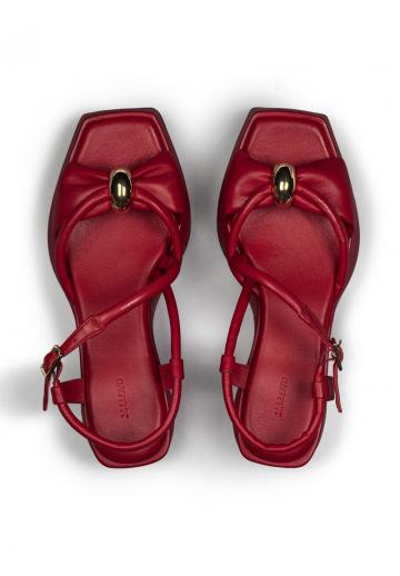 Босоножки на танкетке