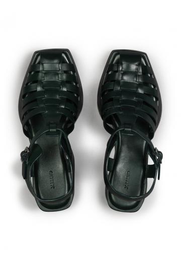 Босоножки на танкетке