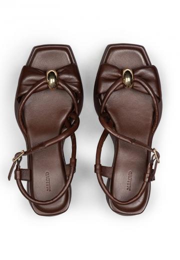 Босоножки на танкетке