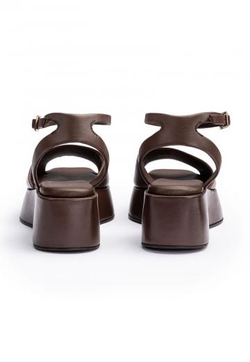 Босоножки на танкетке