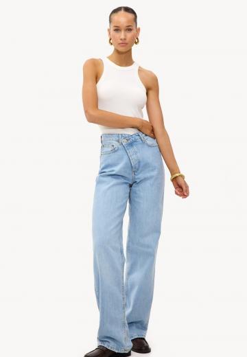 Прямые джинсы