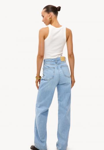 Прямые джинсы