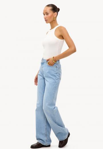 Прямые джинсы