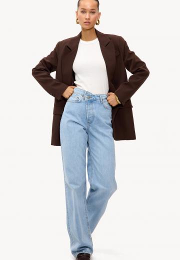 Прямые джинсы