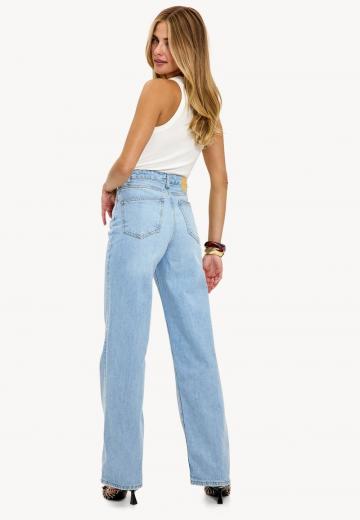 Прямые джинсы
