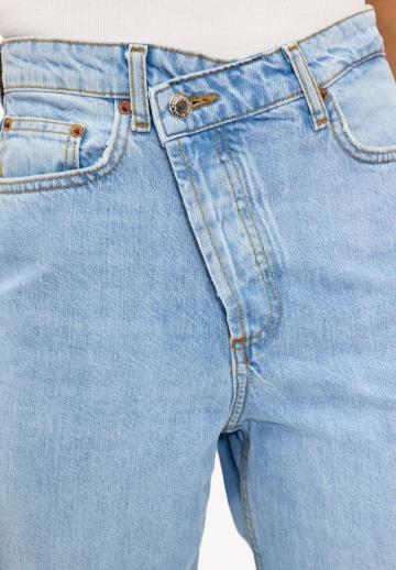 Прямые джинсы