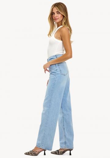 Прямые джинсы