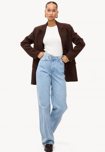 Прямые джинсы