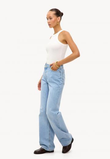 Прямые джинсы