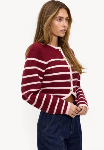 Вязаный жилет