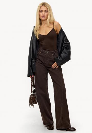 Топ на бретельках