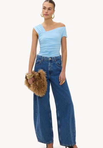 Блузка без рукавов