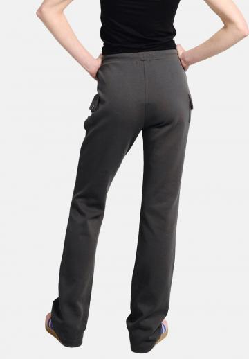 Брюки с накладными карманами