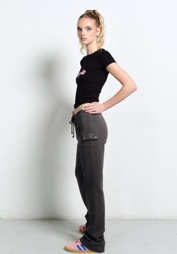 Брюки с накладными карманами