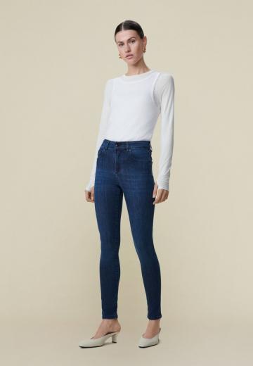 Узкие джинсы