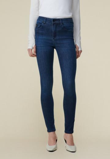 Узкие джинсы