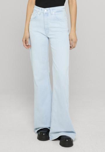 Клешеные джинсы