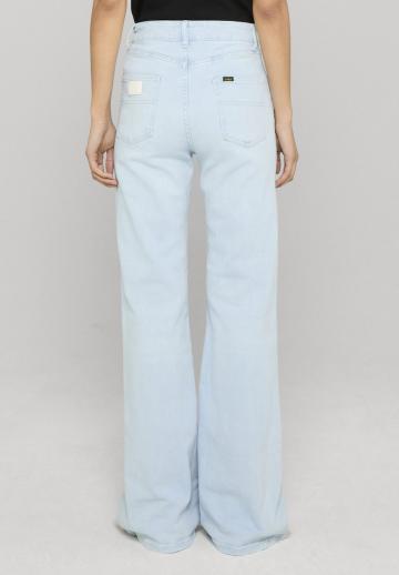 Клешеные джинсы