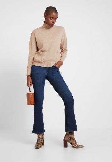 Клешеные джинсы