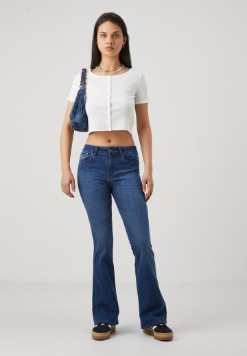 Клешеные джинсы