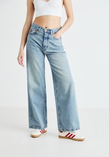 Клешеные джинсы